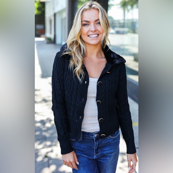 NWT ENTRO BLACK BUTTON DOWN FAUX FUR COLLAR CARDIGAN - Picture 5 of 8